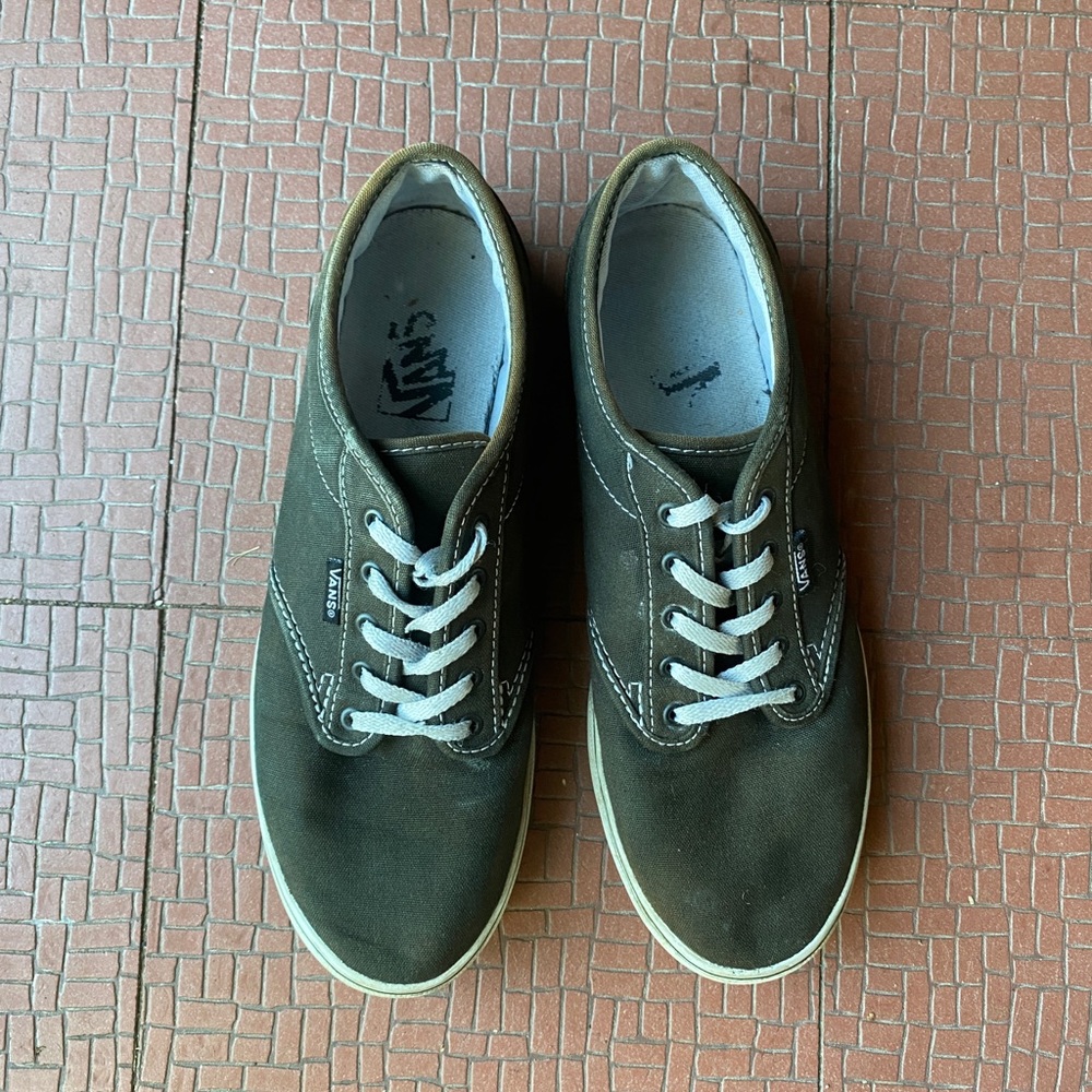 (W) 8 (M) 6.5 - VANS Low Tops - Size: 8 (W) - Color: Black